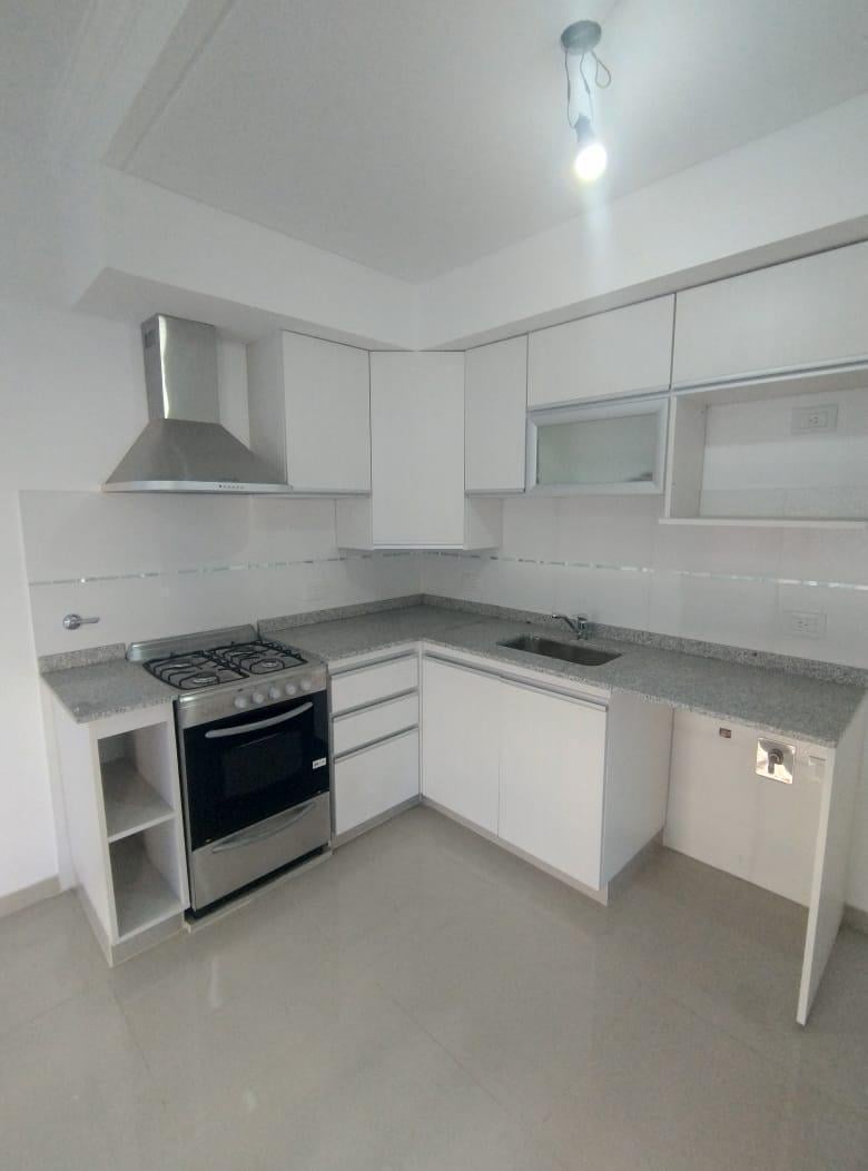Foto de Venta de PH de 2 amb , expensas bajas , por escalera, con balcones, imagen 1