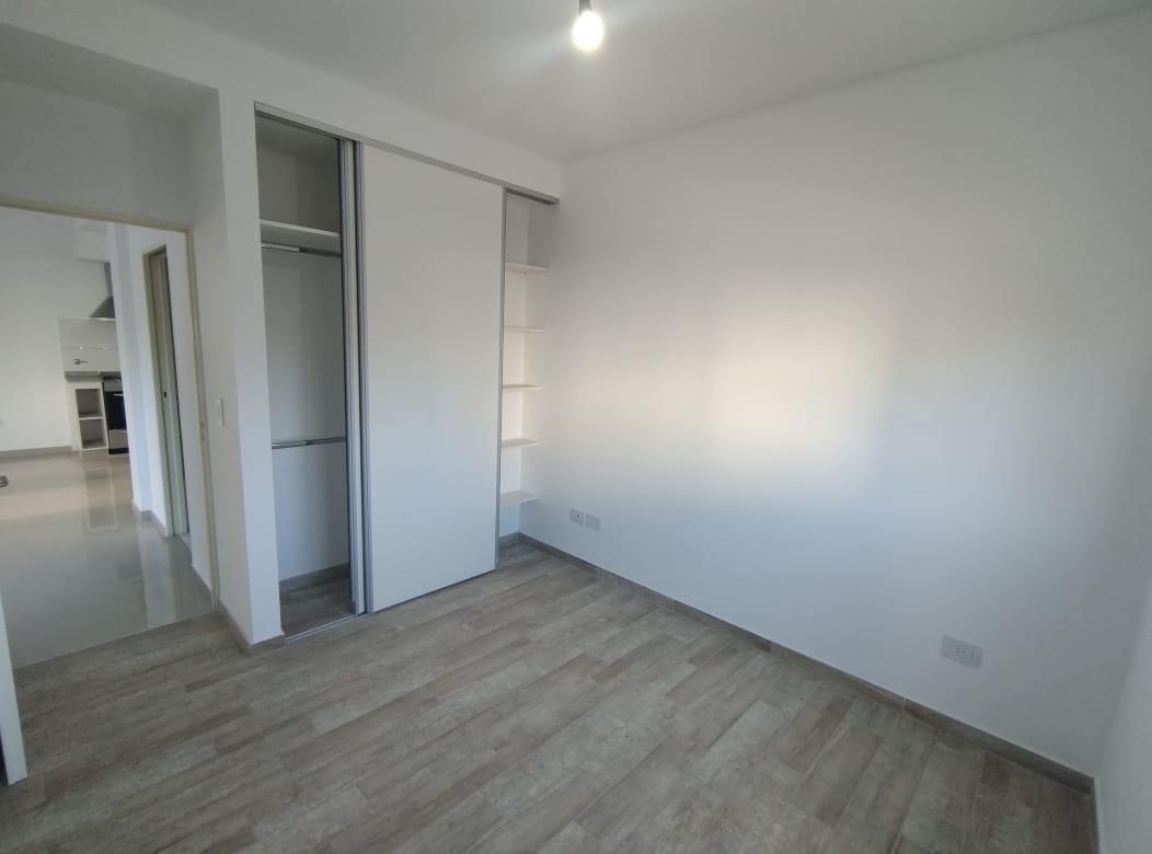 Foto de Venta de PH de 2 amb , expensas bajas , por escalera, con balcones, imagen 4