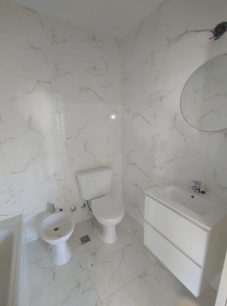 Foto de Venta de PH de 2 amb , expensas bajas , por escalera, con balcones, imagen 5