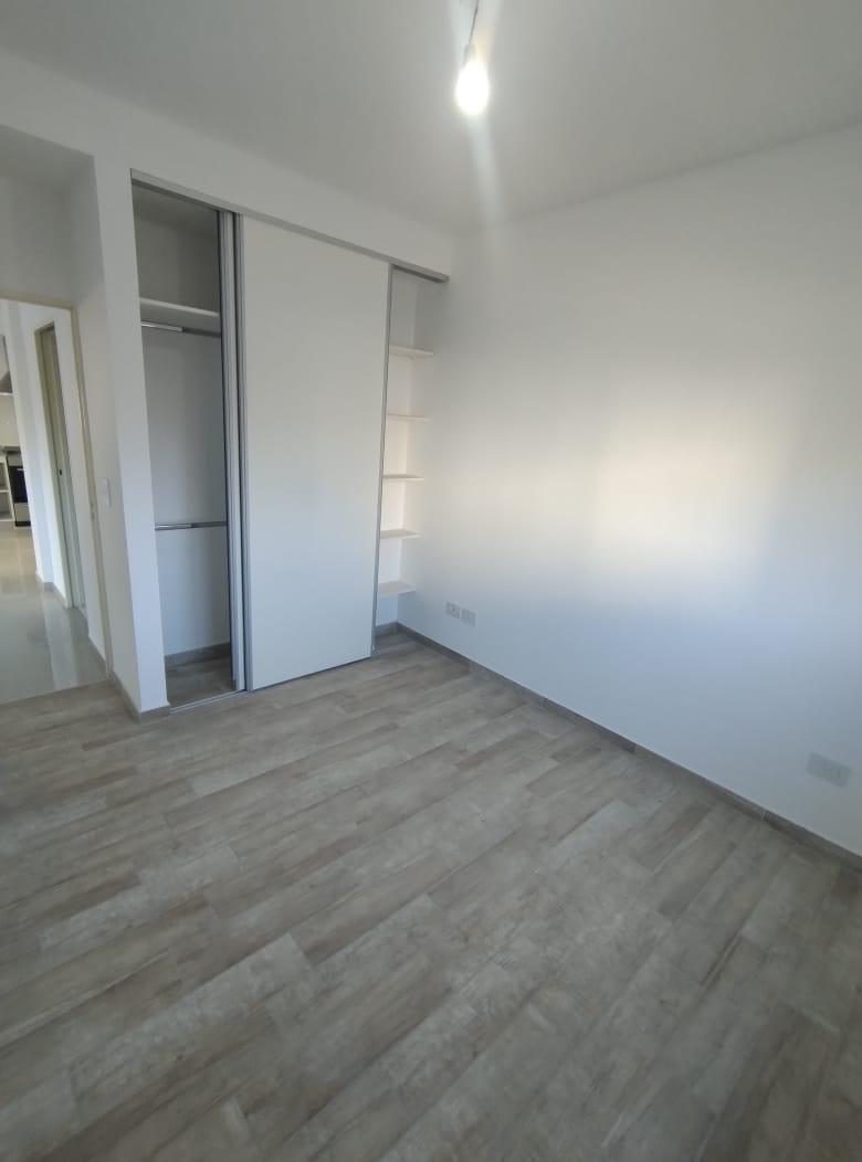 Foto de Venta de PH de 2 amb , expensas bajas , por escalera, con balcones, imagen 2