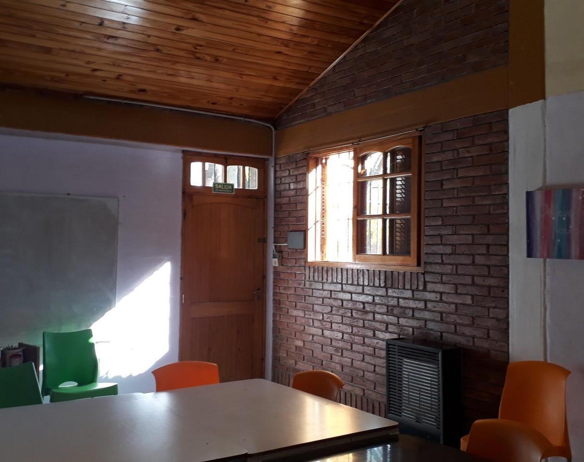 Casa con Diseño Funcional y Amplio Patio 3