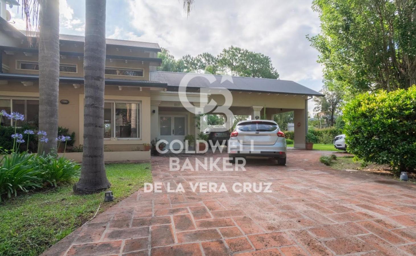 Casa en venta sobre dos lotes Club de Campo El Paso