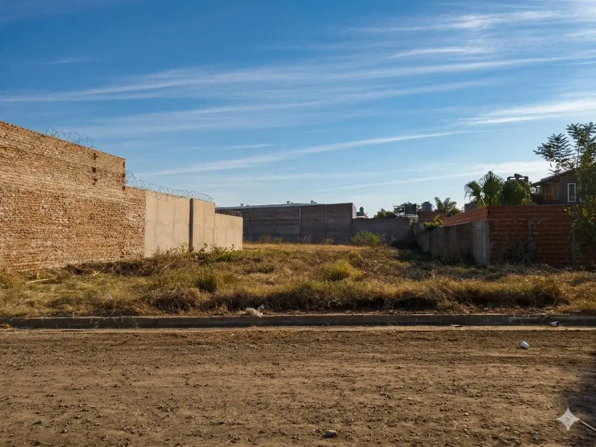 Terreno en barrio La Esmeralda 2