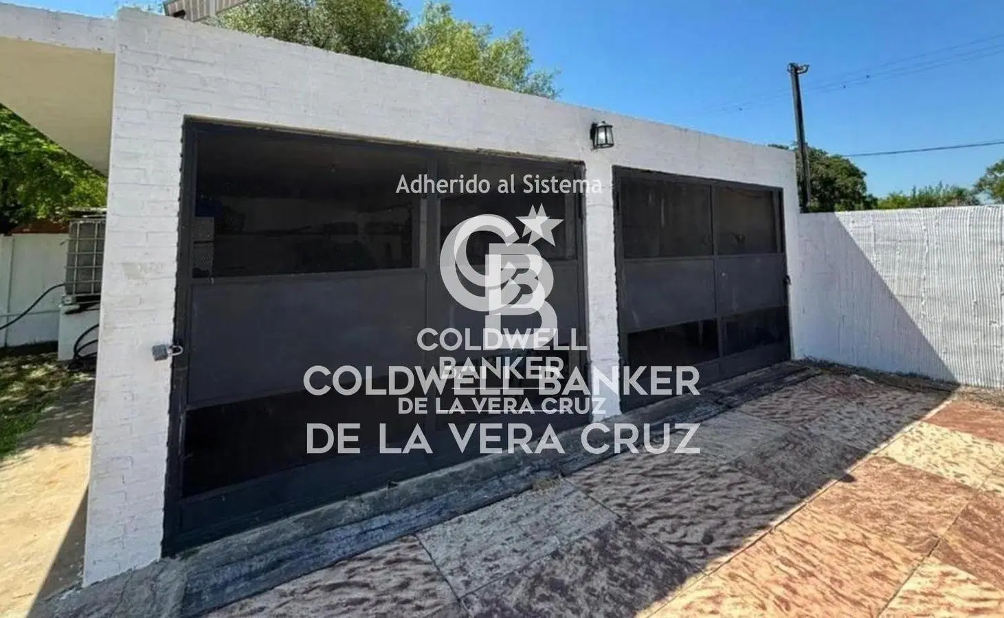 CASA, QUINCHO, PILETA Y BAJADA AL RIO . 5