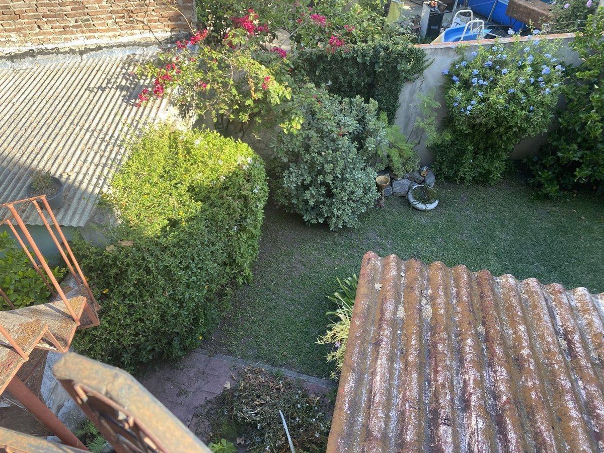 Venta Casa 2 Plantas C/cochera y Jardín Merlo 3