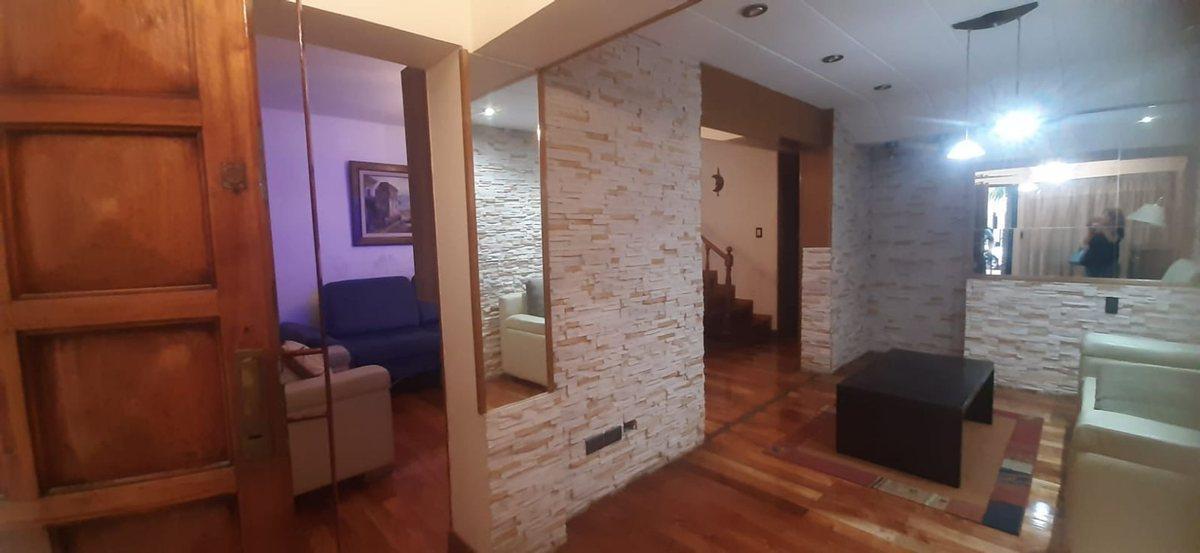 Venta Excelente Casa 7 Ambientes Hurlingham 2