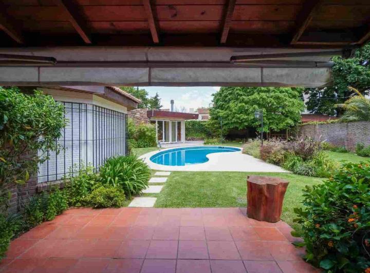 Casa apta desarrollo multifamiliar  venta  Olivos 2
