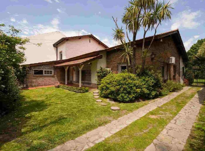 Casa apta desarrollo multifamiliar  venta  Olivos 5