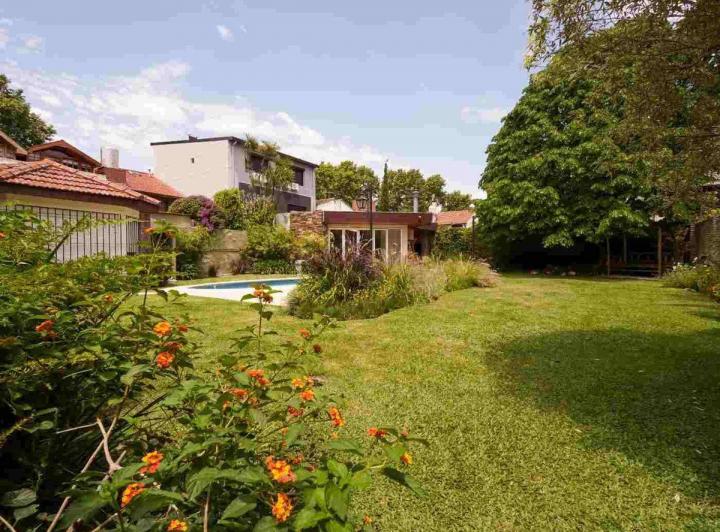 Casa apta desarrollo multifamiliar  venta  Olivos 4