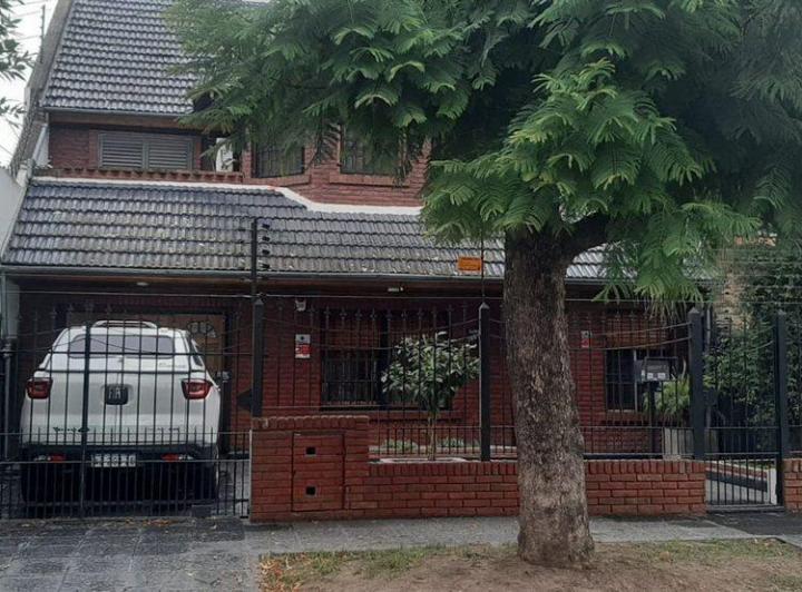 VENTA EXCELENTE CASA 7 AMBIENTES HURLINGHAM 4