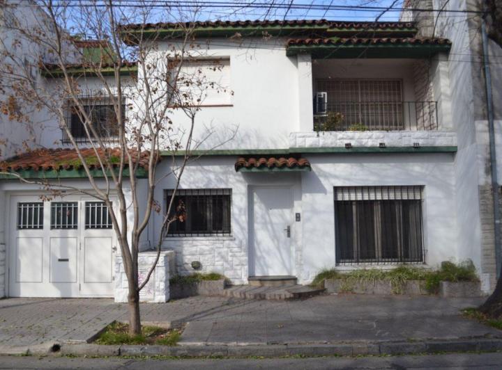 ALQUILER CASA 6 AMBIENTES 3 DOR. C/JARDIN Y PILETA 1