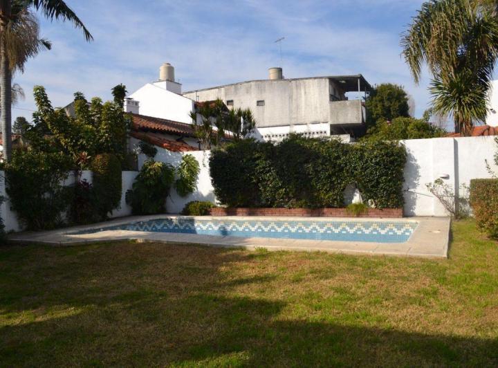 ALQUILER CASA 6 AMBIENTES 3 DOR. C/JARDIN Y PILETA 4