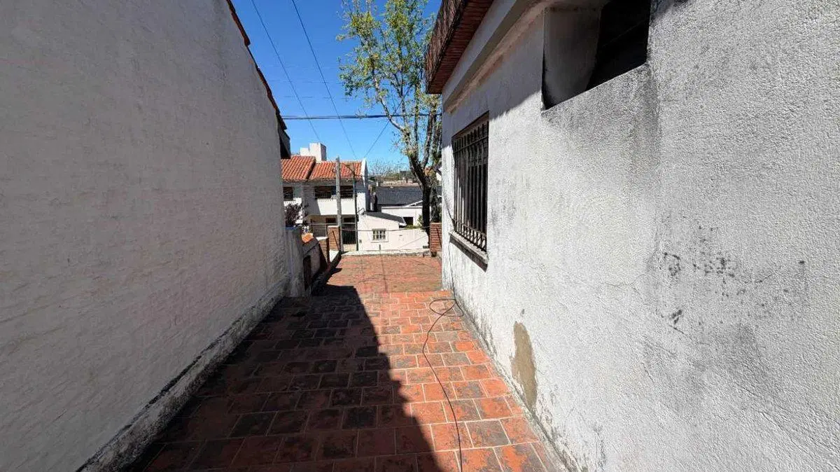 CASA 6 AMBIENTES C/ PARQUE Y PILETA EN ACASSUSO 4