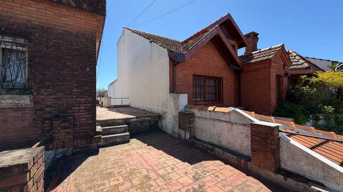 CASA 6 AMBIENTES C/ PARQUE Y PILETA EN ACASSUSO 2
