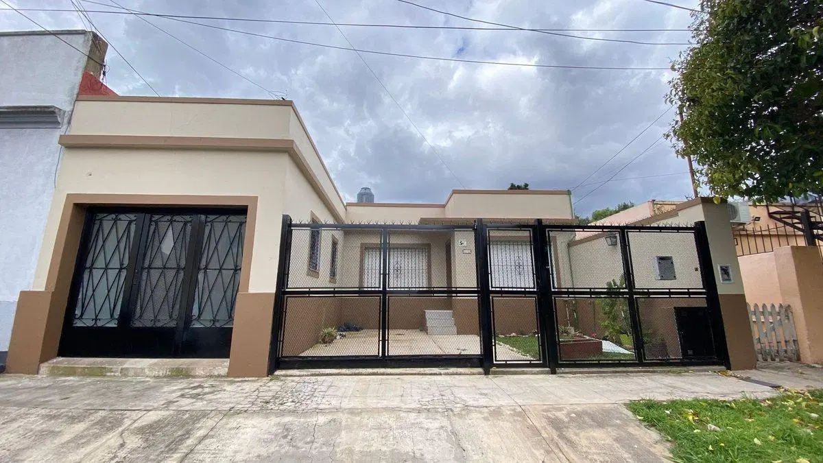Lote en Venta con casa 3 amb Jose Leon Suarez 3