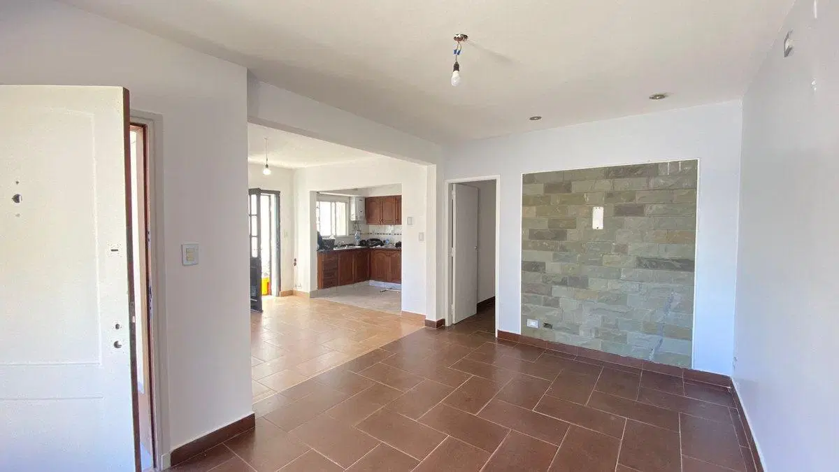 Lote en Venta con casa 3 amb Jose Leon Suarez 2
