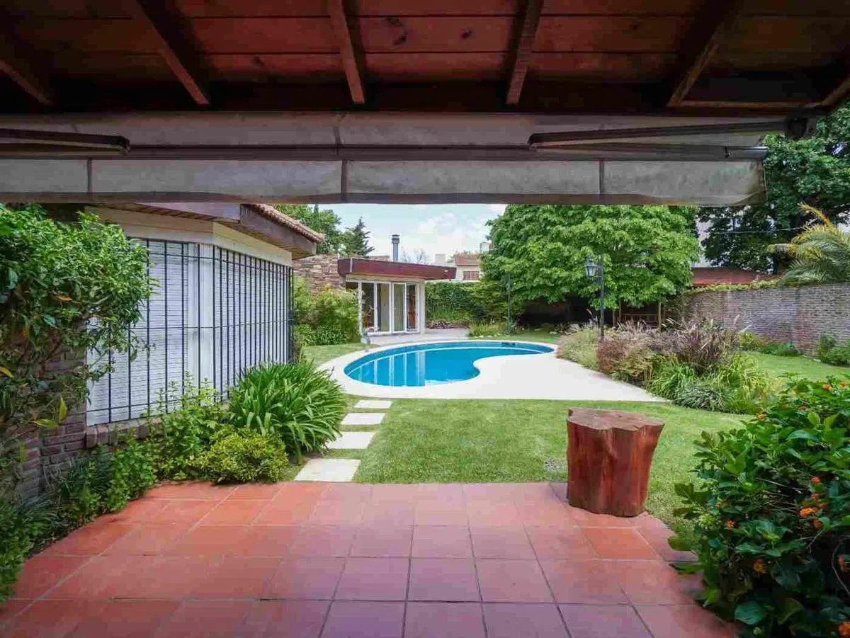 Casa en alquiler en la mejor zona de Olivos 2