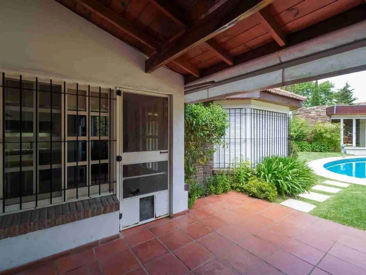 Casa en alquiler en la mejor zona de Olivos 3