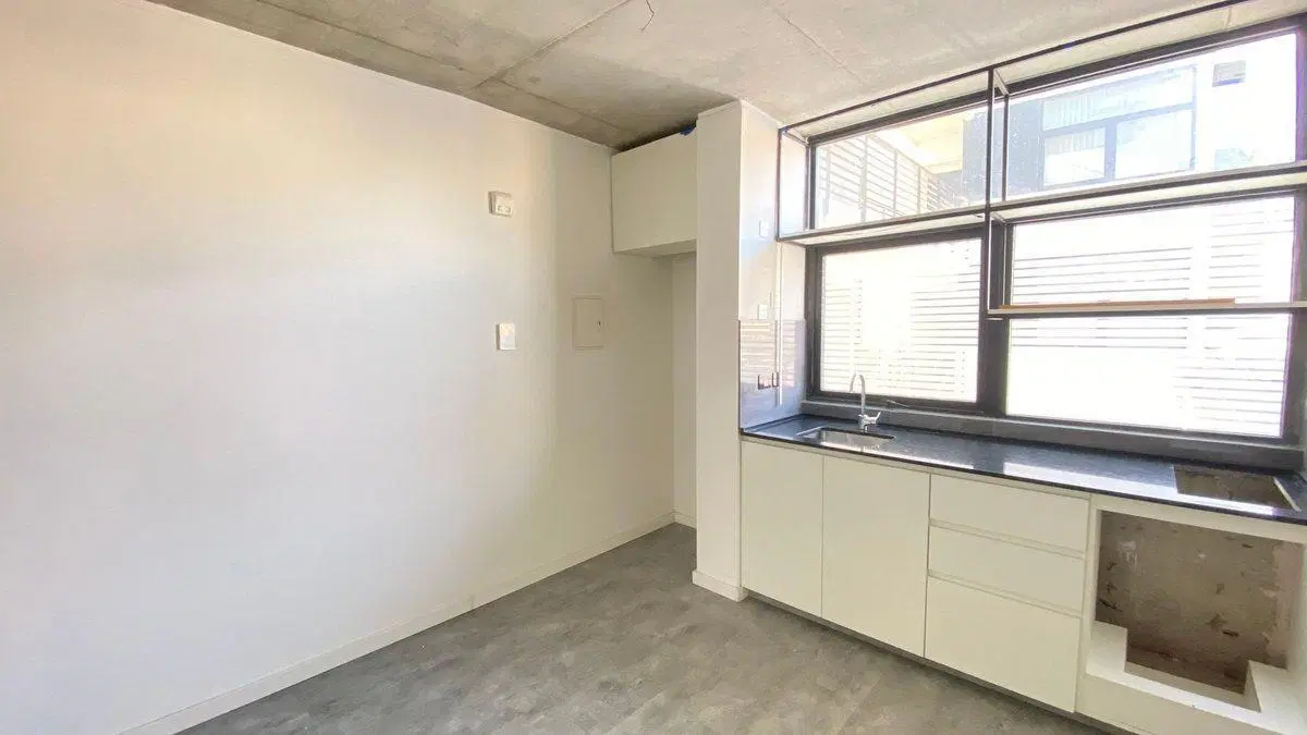 Monoambiente en venta con balcón y baulera Palermo 2