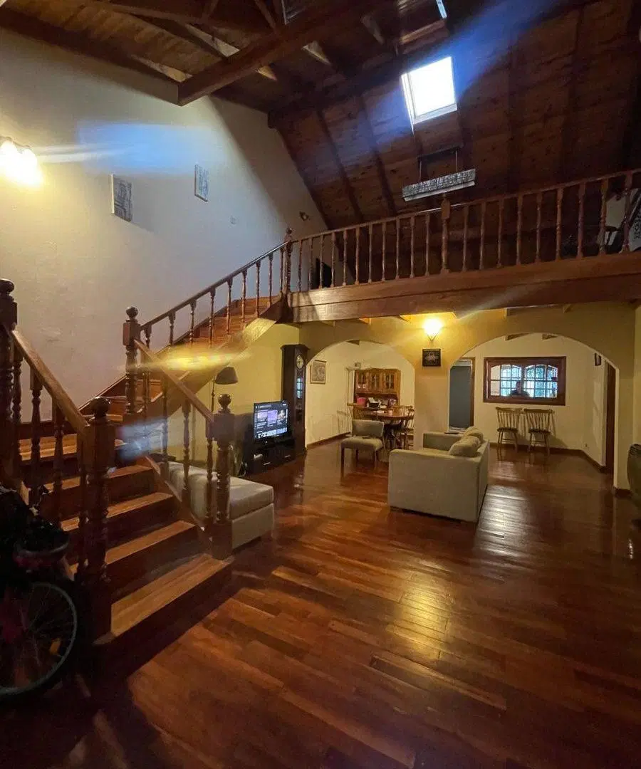 CASA AMPLIA CON PILETA Y QUINCHO 4