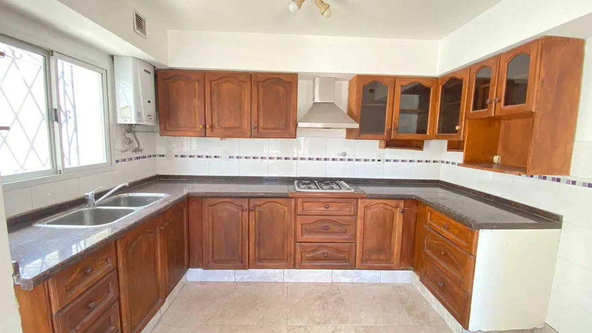 Casa en Venta con gran jardín Jose Leon Suarez 5