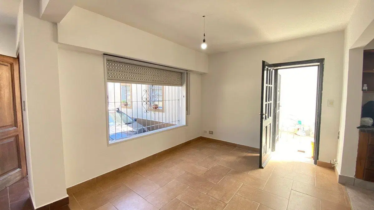 Casa en Venta con gran jardín Jose Leon Suarez 4