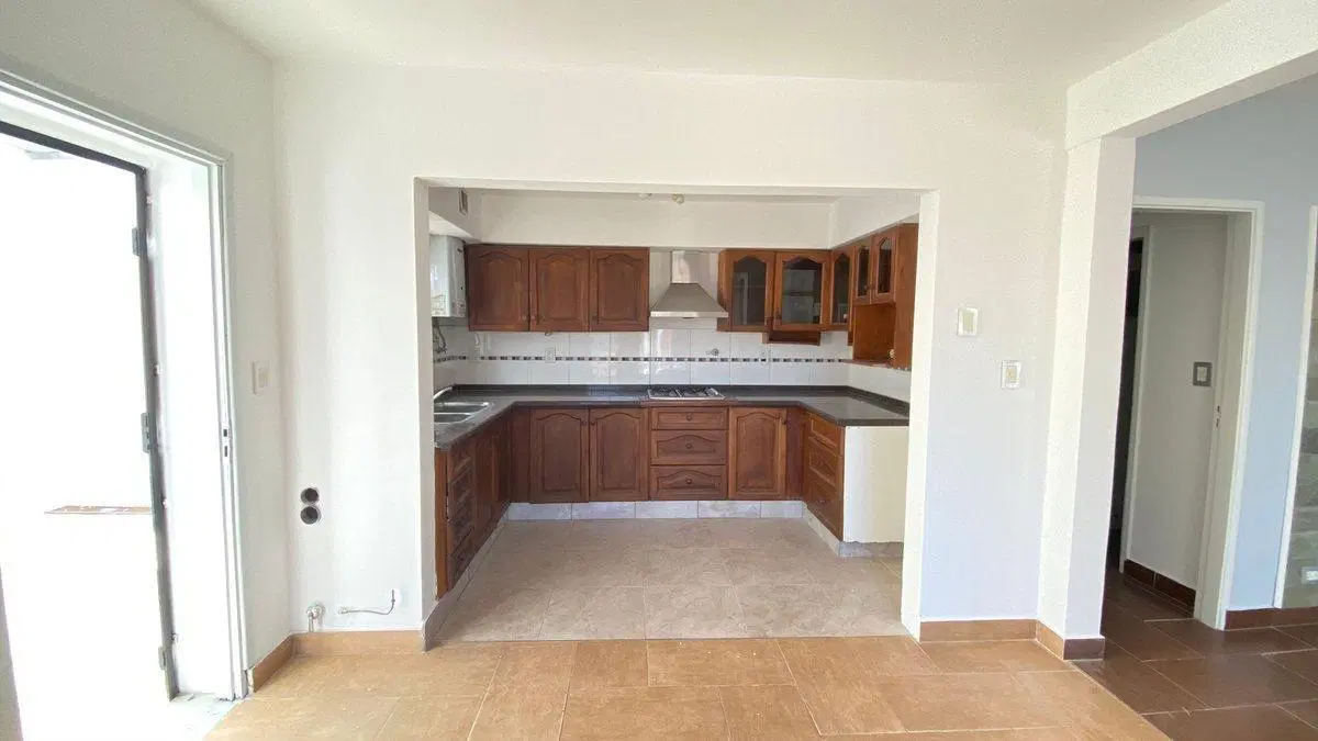 Casa en Venta con gran jardín Jose Leon Suarez 3