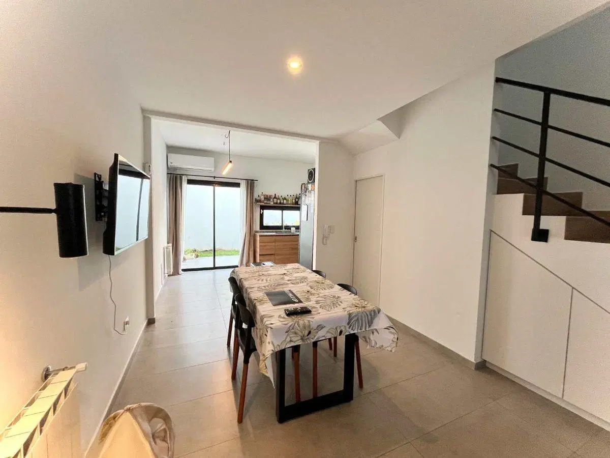 Venta Dúplex 4 amb. Cochera, terraza y jardin 3