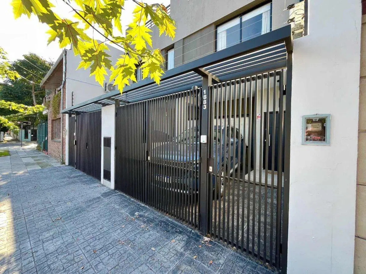 Venta Dúplex 4 amb. Cochera, terraza y jardin 2