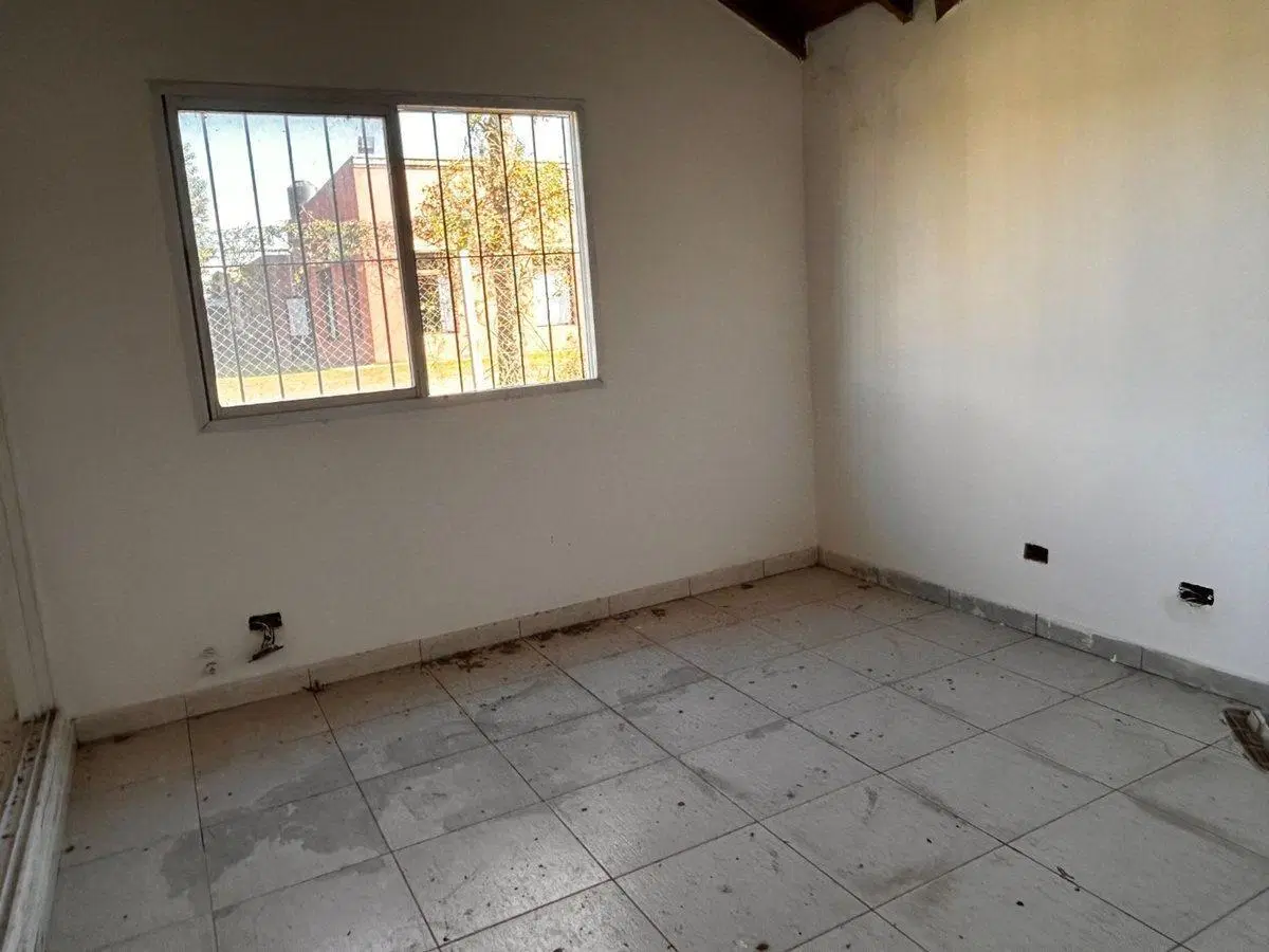 Casa en venta a reciclar en Carlos Keen 2