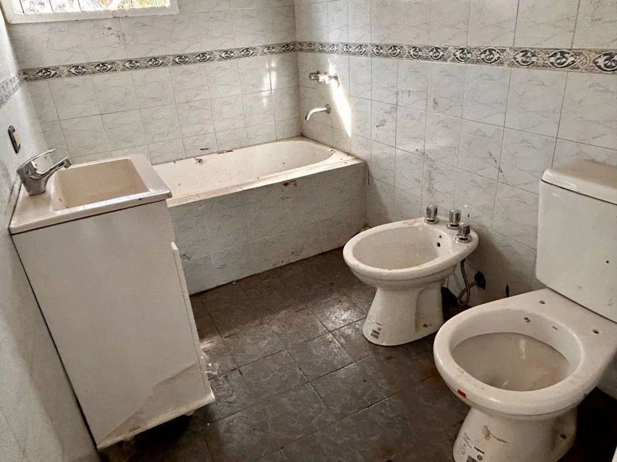 Casa en venta a reciclar en Carlos Keen 3