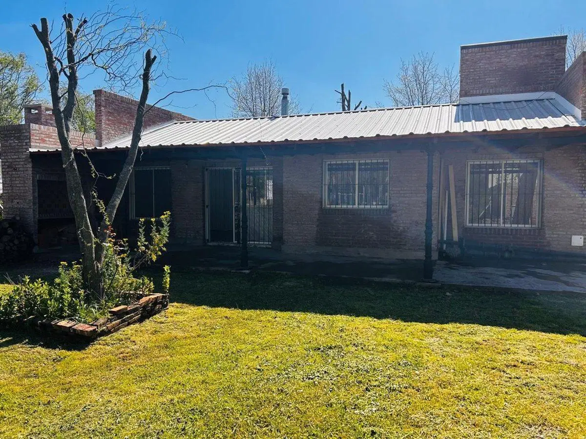 Casa venta en Carlos Keen Posib. de perm. por veh. 3
