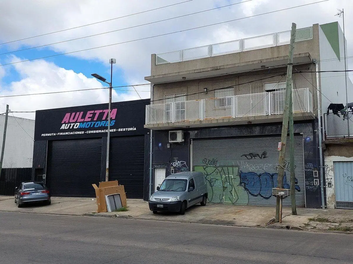 VENTA EDIFICIO DEPOSITO Y 2 DEPARTAMENTOS 3 AMBS 5