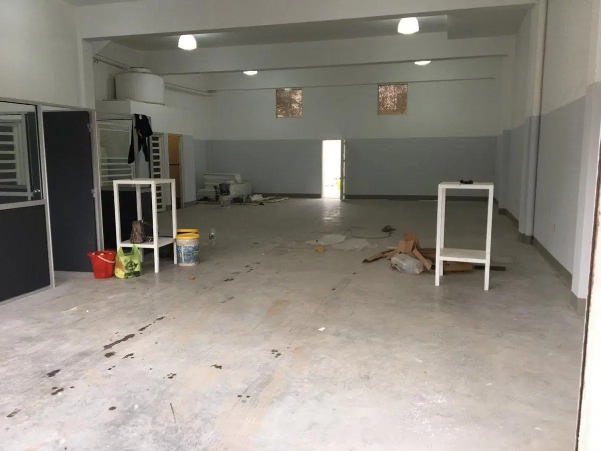 VENTA EDIFICIO DEPOSITO Y 2 DEPARTAMENTOS 3 AMBS 4