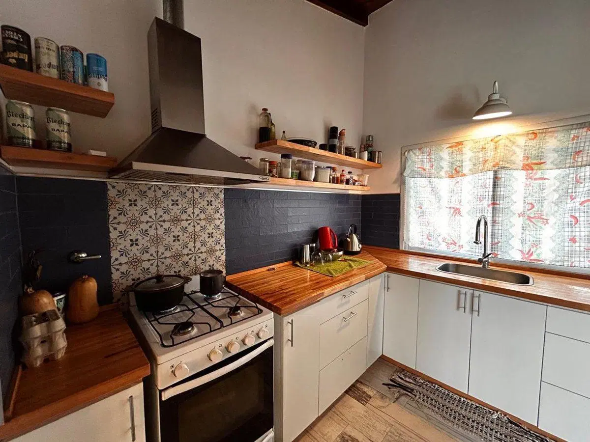 Casa venta en Carlos Keen Posib. de perm. por veh. 5
