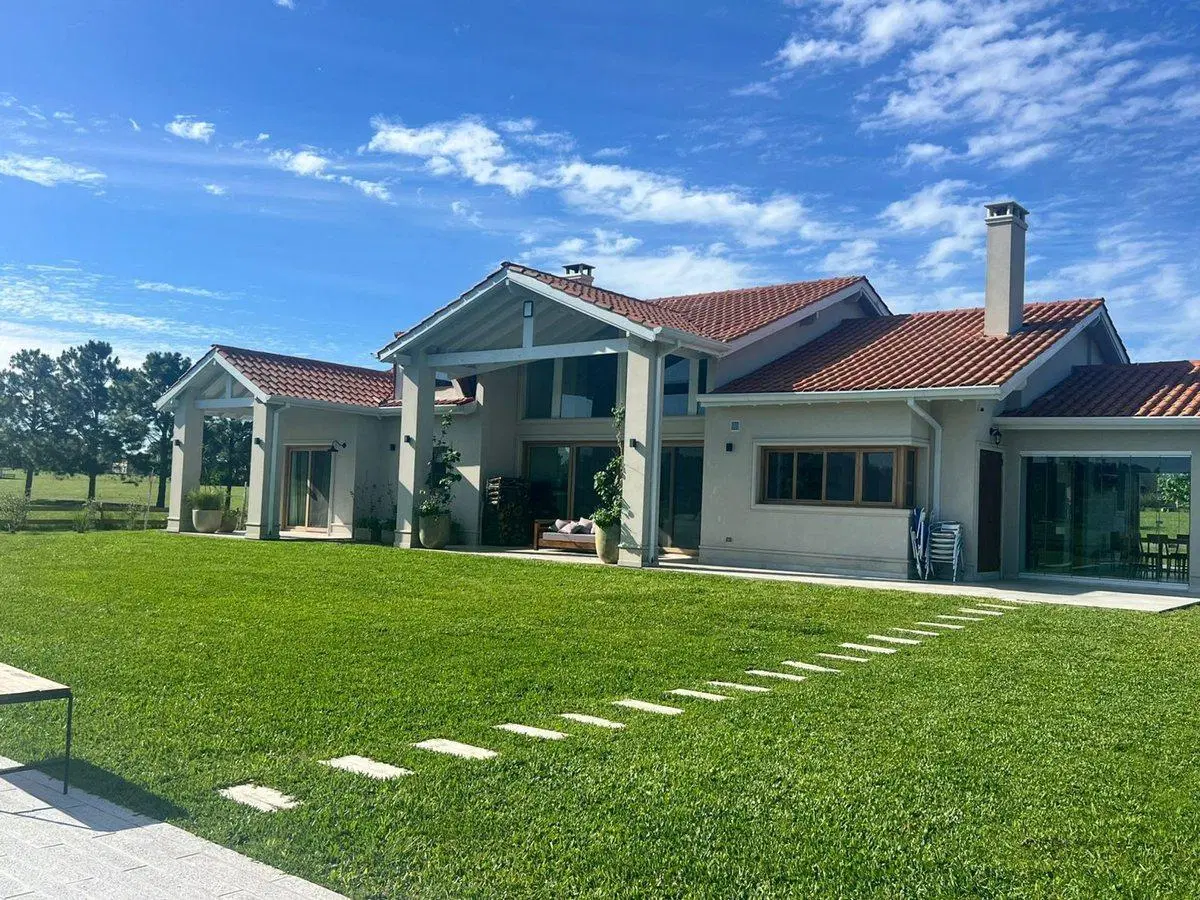 VENTA CASA CON VISTA AL LAGO , CHACRAS DE LA CRUZ 2