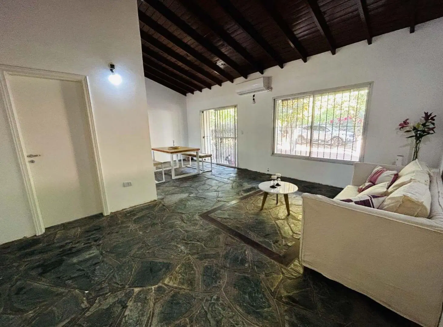 Casa en venta  en Carlos Keen 2