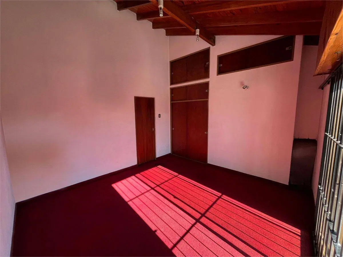 VENTA CASA 5 AMBIENTES , DEPOSITO O LOGISTICA 3