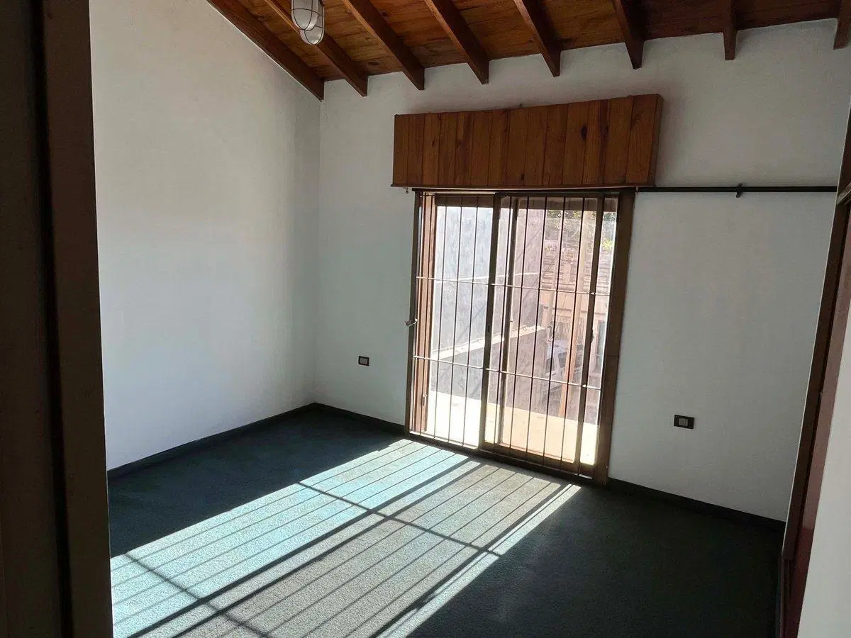 VENTA CASA 5 AMBIENTES , DEPOSITO O LOGISTICA 4