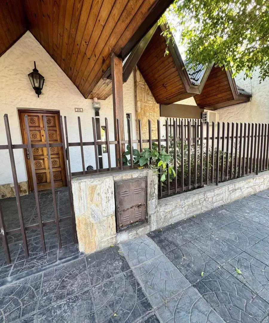 Venta Casa 3 ambientes Quincho Garaje Haedo Norte 2
