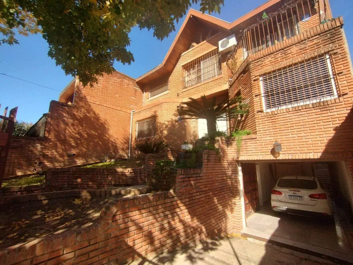 VENTA Casa Multifamiliar 5 Amb, José León Suárez 5