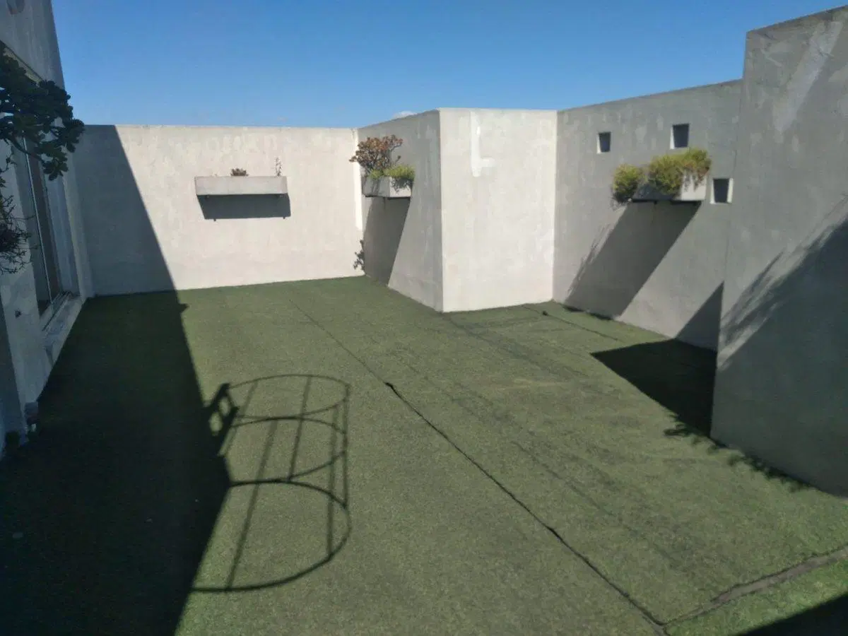 MONOAMBIENTE CON COCHERA Y BALCON EN CASEROS 8