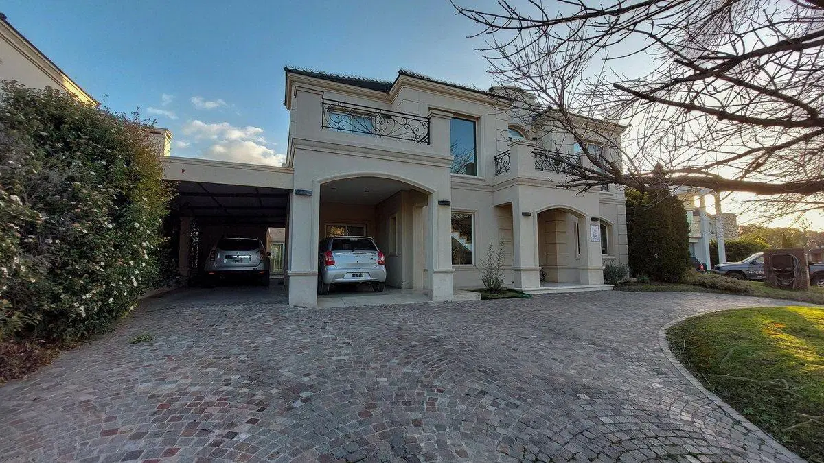 VENTA CASA 7 AMBIENTES BARRIO SEPTIEMBRE ESCOBAR 5