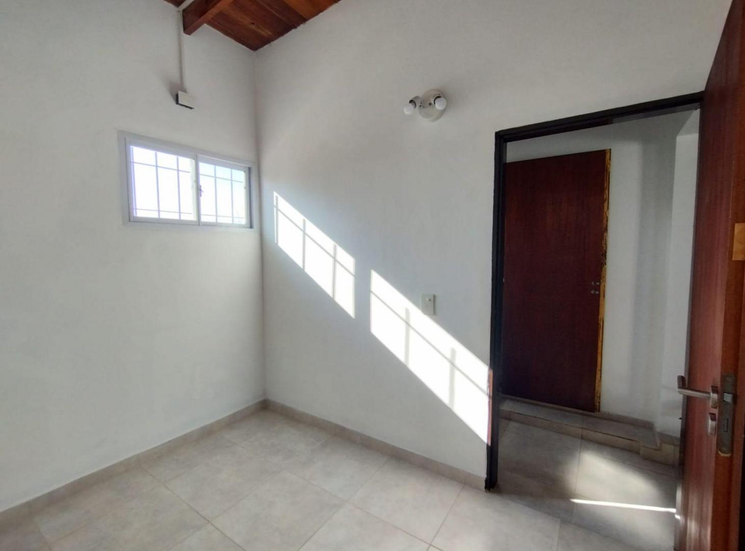 Foto de ALQUILER - PH 2 Ambientes, 1° piso. Villa Adelina, imagen 4