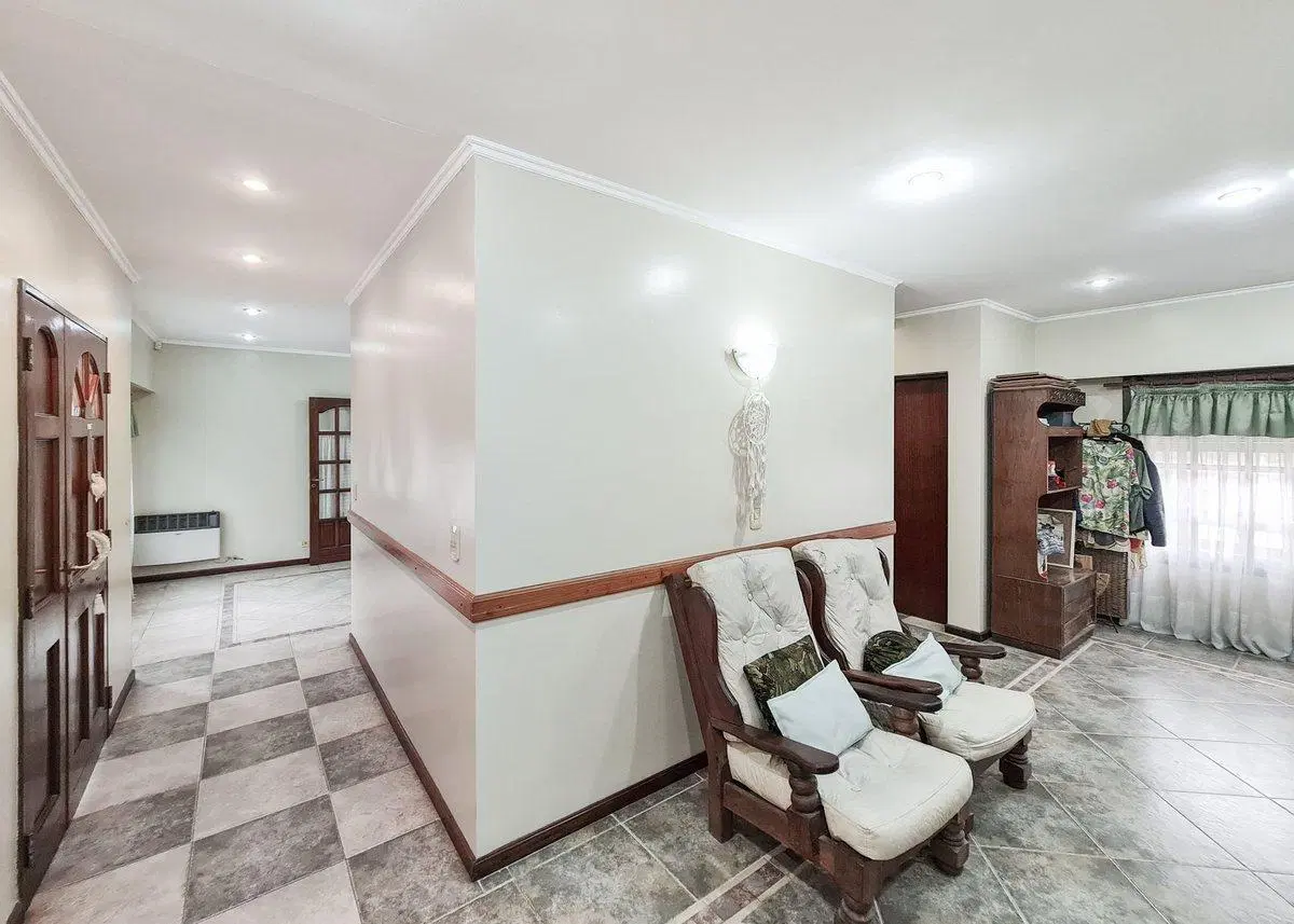 Casa en venta en Luján  5 ambientes APTA CREDITO 2