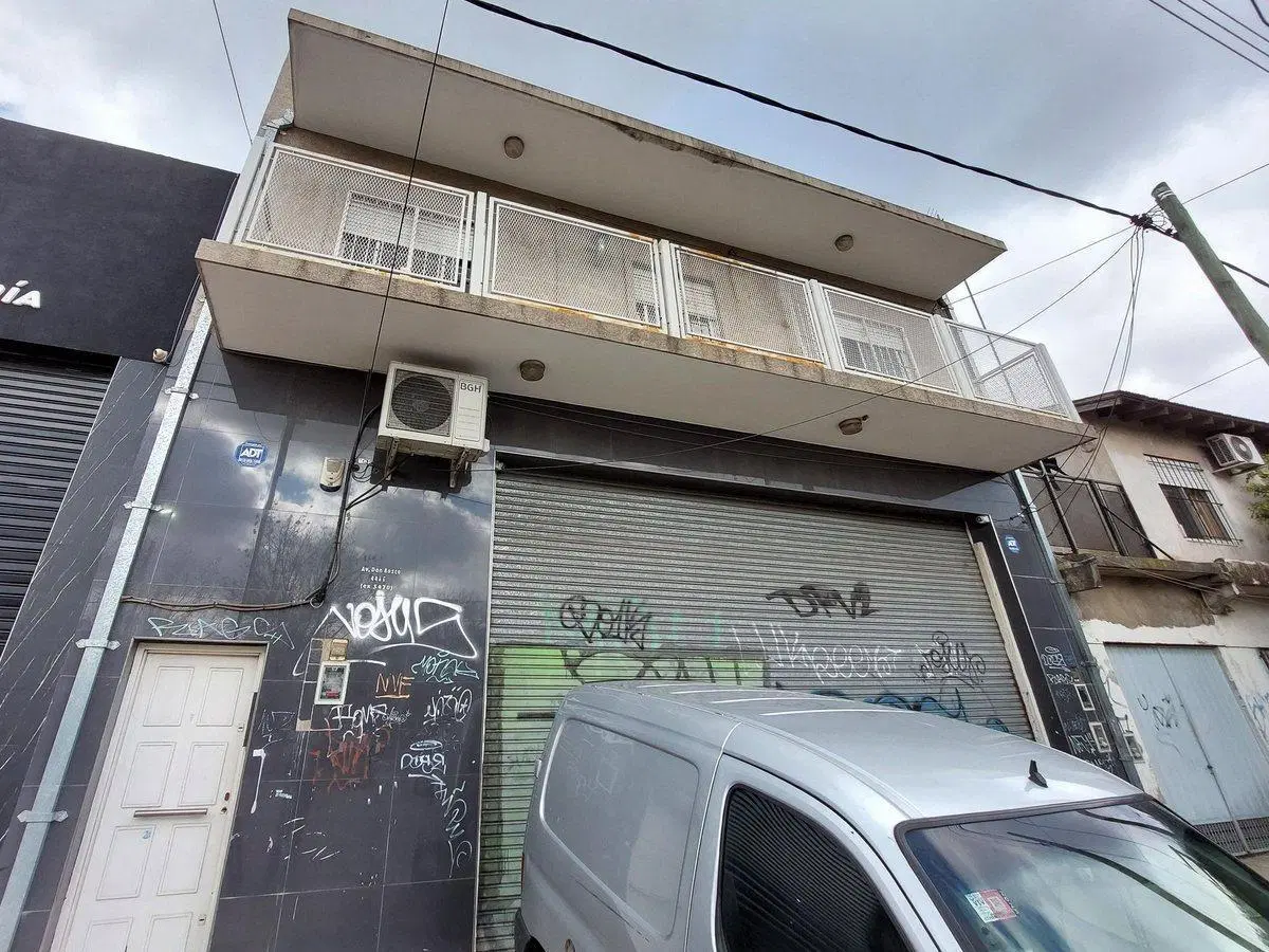 VENTA EDIFICIO DEPOSITO Y 2 DEPARTAMENTOS 3 AMBS 3