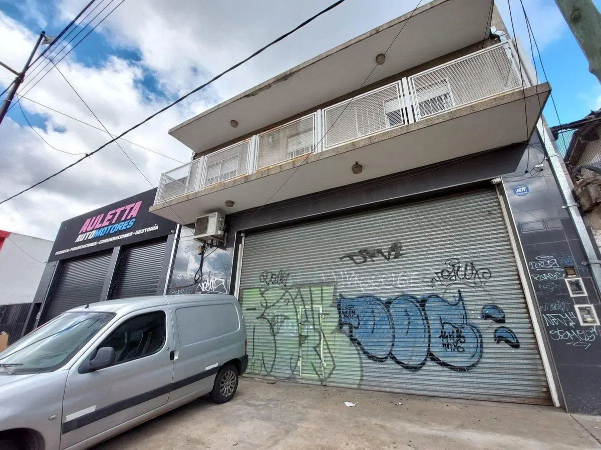 VENTA EDIFICIO DEPOSITO Y 2 DEPARTAMENTOS 3 AMBS 2