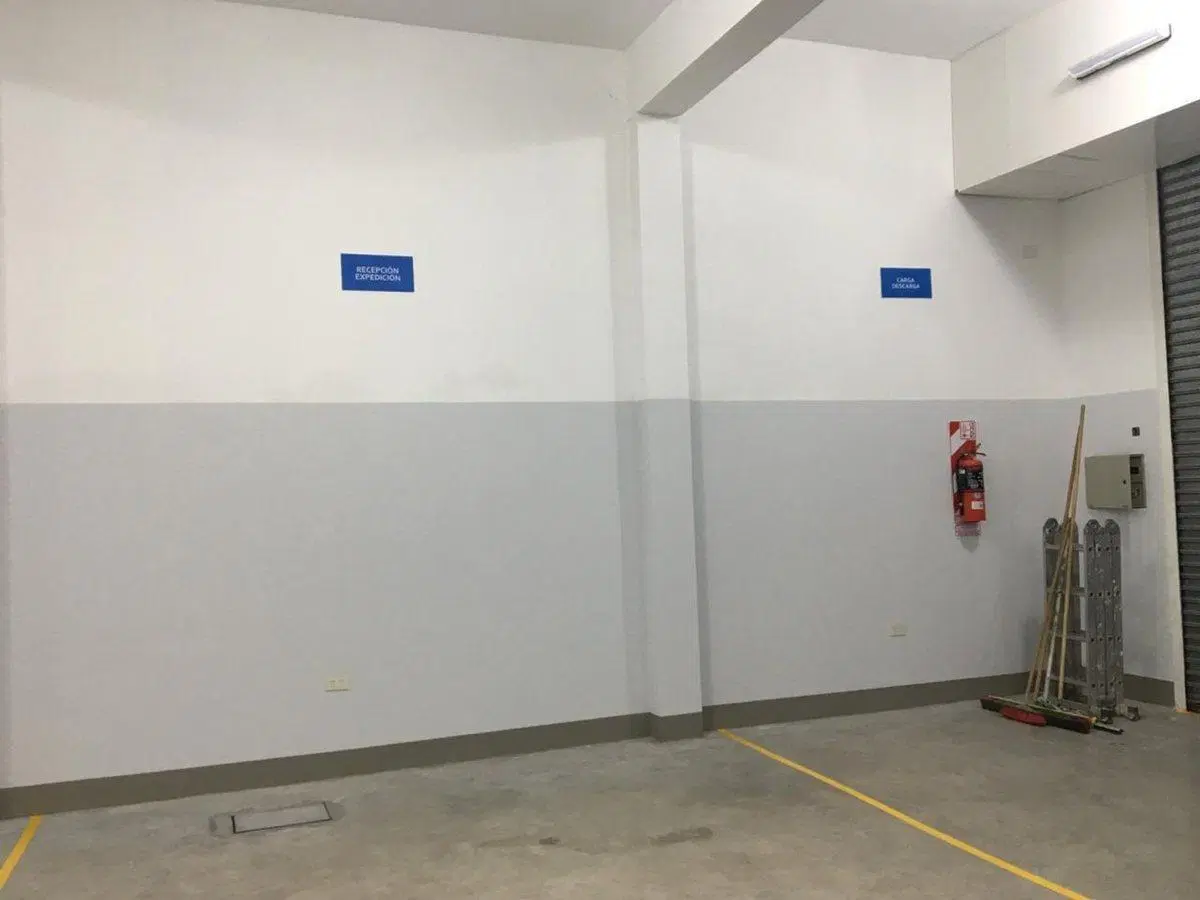 VENTA EDIFICIO DEPOSITO Y 2 DEPARTAMENTOS 3 AMBS 5