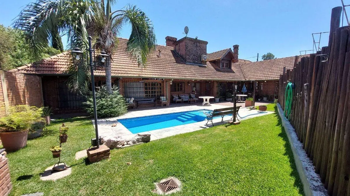 VENTA CASA CON QUINCHO PILETA EN PACHECO 4