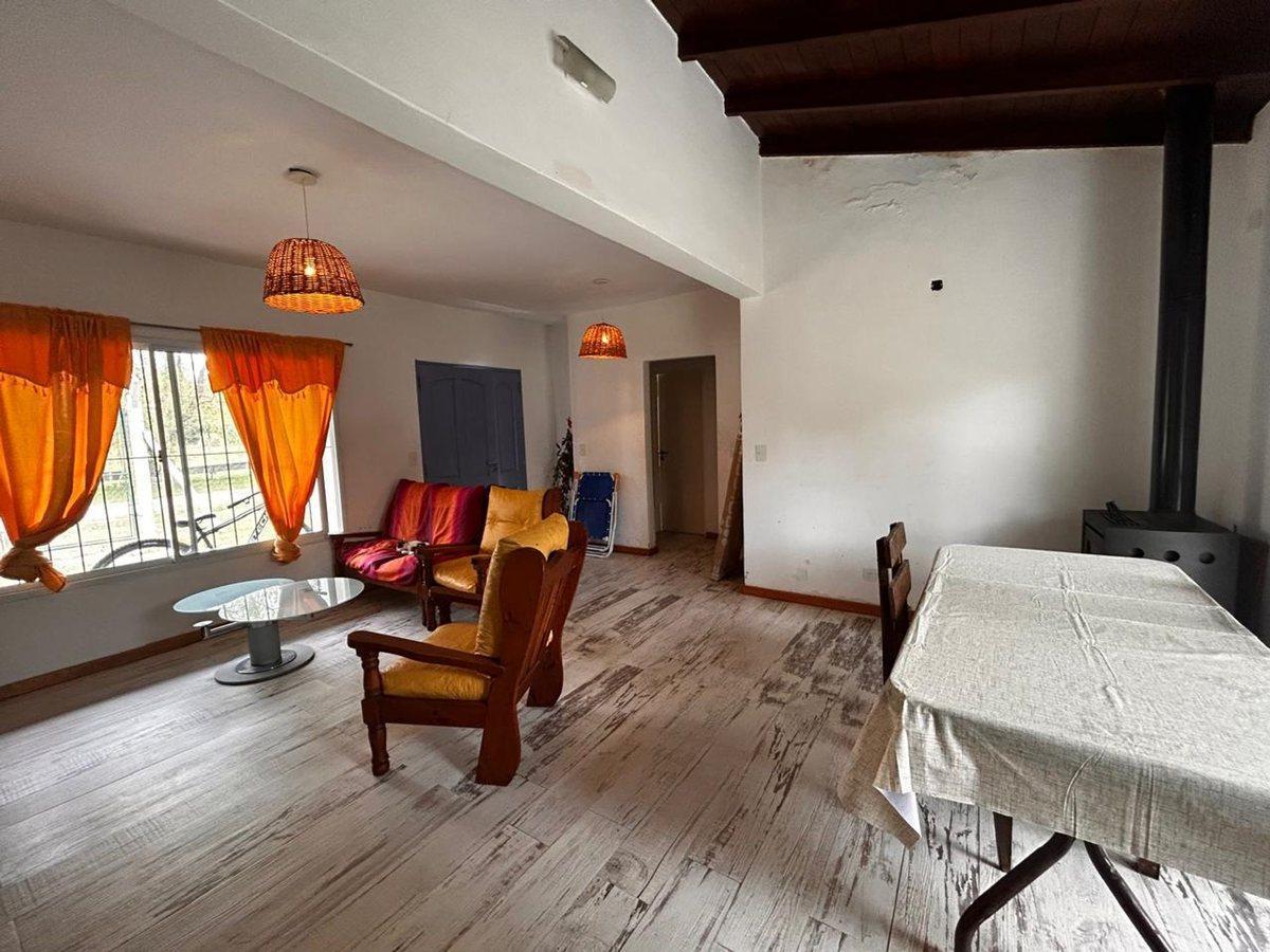 Foto de Casa venta en Carlos Keen Posib. de perm. por veh., imagen 3